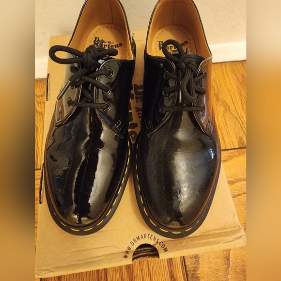 COPY - Preloved Patent Leather Dr. Martens - Picture 3 of 9